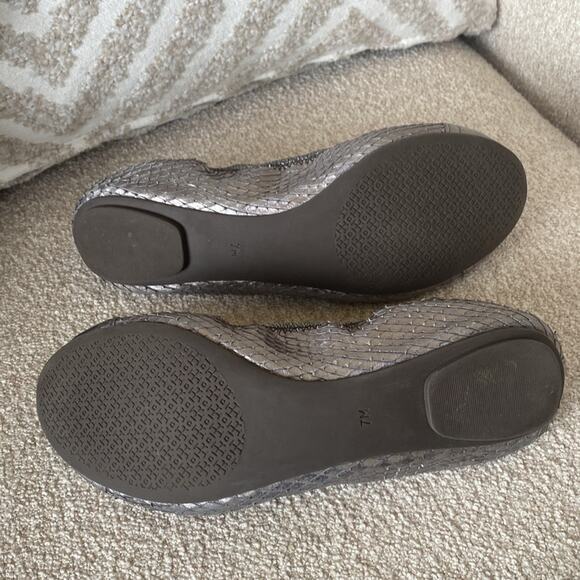 Tory Burch Gabby Ballet-washed Metallic Python Pewter Gray Size 7 - Picture 4 of 8